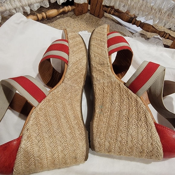 PAUL GREEN RED AND WHITE MONIQUE WEDGES SZ 7.5 - Picture 8 of 8